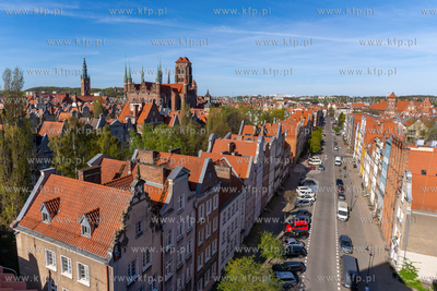 Widok na Gdańsk i ul. szeroką z Żurawia. Po lewej...