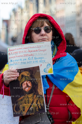Gdańsk, ul. Długi Targ . 3 rocznica wojny w Ukrainie....