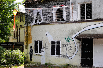 Gdansk Oliwa. Niszczejacy budynek po dawnej piekarni...