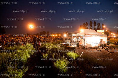 Streetwaves czyli artystyczna akcja miejska w Gdansku...