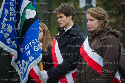 Gdansk. Wrzeszcz. Uroczyste zlozenia kwiatow pod pomnikiem...