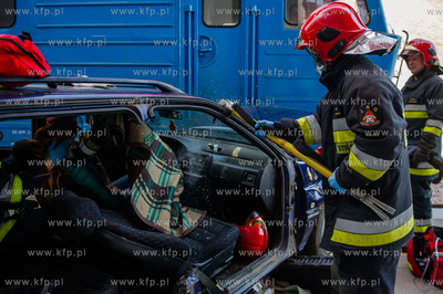 Gdansk. Cwiczenia Strazy Pozarnej na nowo budowanym...