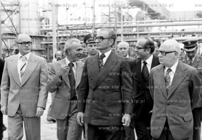 Szach Iranu Mohammad Reza Pahlavi z wizyta w Rafinerii...