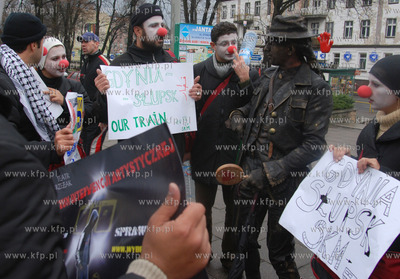 Grupa mlodych Palestynczykow bioraca udzial w programie...