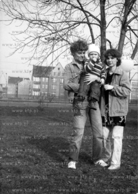 Donald Tusk na spacerze z zona Malgorzata i synem Michalem...