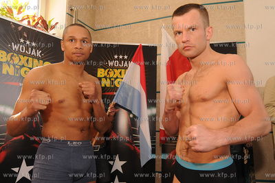 Urzad Miasta Gdyni. Konferencja prasowa i wazenie zawodnikow...