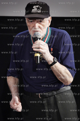 Uroczyste wreczenie Frankowi Walickiemu (nz) Zlotego...