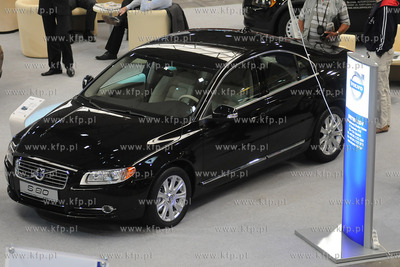 Trojmiejskie Targi Motoryzacyjne w hali wystawienniczej...