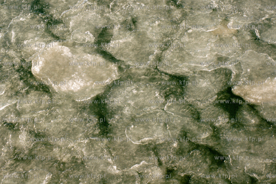 Mrozny poranek w Gdyni Orlowie. Nz. zamarzniete morze...