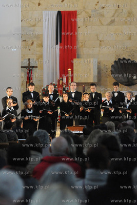 Gdynia zegna ofiary katastrofy prezydenckiego samolotu...