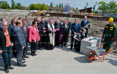 Pomnik Trzech Krzyzy na Placu Solidarnosci w Gdansku.....
