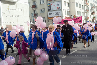 Marsz rozowej wstazki przeszedl ulicami Gdyni z okazji...