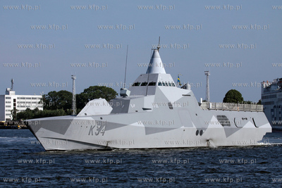 Okret HSwMS Nykoping opuszcza Gdansk. Nowoczesna szwecka...