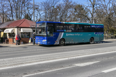 Autobus Arrivy linii 50 relacji Gdańsk - Tczew stoi...