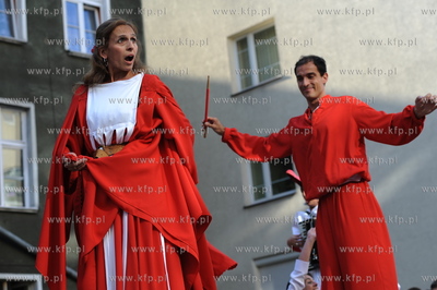 XIII edycja Festiwalu Teatrow Ulicznych FETA. Parada...