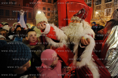 Gdansk. Sw. Mikolaj tradycyjnie przybyl do miasta lodzia....