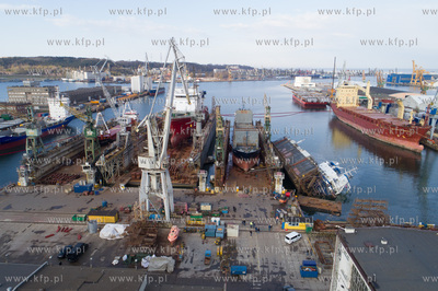 W Stoczni Nauta w Gdyni doszło do wypadku. Przewrócił...