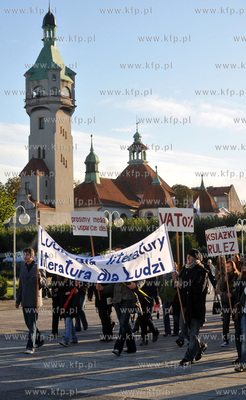 MOLO KSIAZKOWE od deski do deski. Akcja milosnikow...
