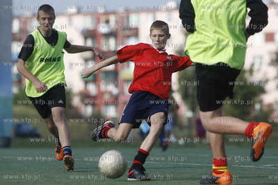 Gdansk Zaspa. Pilkarski turniej dzikich druzyn Do przerwy...