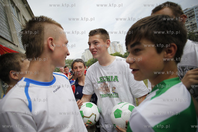 Gdansk Zaspa. Pilkarski turniej dzikich druzyn Do przerwy...