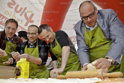 XI Gdanskie Swieto Pieroga na Targu Weglowym. Zawody...