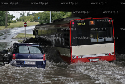 Gdansk Zaspa. Zalany przejazd pod wiaduktem na Al....