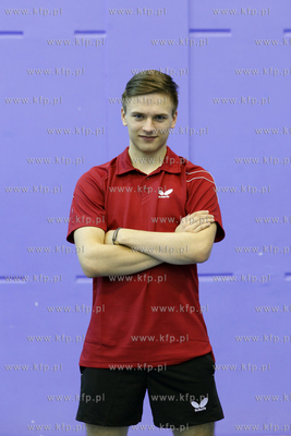 Jakub Folwarski, tenisista stolowy. 18.11.2013 fot....