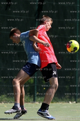 Gdansk Zaspa. Pilkarski turniej dzikich druzyn Do przerwy...