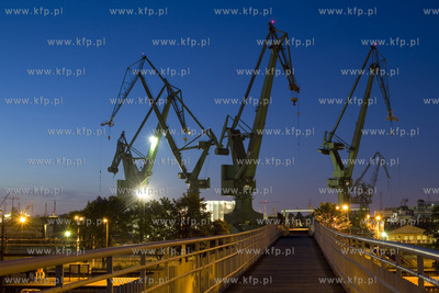 Dzwigi w stoczni Remontowej Nauta S.A. w Gdańsku.
11.06.2015
fot....