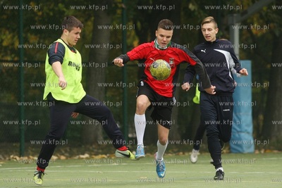Gdansk Zaspa. Pilkarski turniej dzikich druzyn Do przerwy...