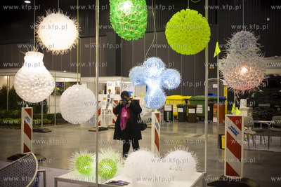 Targi Re Miasto w Amber Expo. Nz. lampy z butelek pet.
22.10.2015
fot....
