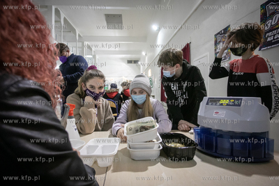 Liczenie pieniędzy w sztabie orkiestrowym w Zespóle...