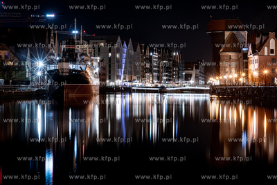 Gdańsk nocą. Statek muzeum Sołdek, Żuraw Gdański,...