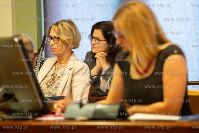 XII sesja Rady Miasta Gdańska. Nz. Aleksandra Dulkieicz...