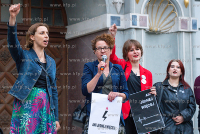 Gdańsk, okolice Dworu Artusa. Ani Jednej Więcej!...