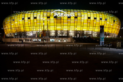 Gdansk. PGE Arena. Podswietlona fasada stadionu. 05.11.2011...