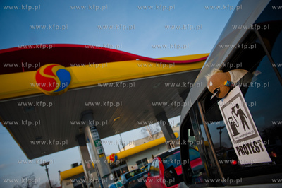 Gdansk. Protest kierowcow przeciwko rosnacym cenom...