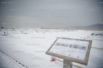 Gdynia. Zima w porcie jachtowym. Niskie temperatury...