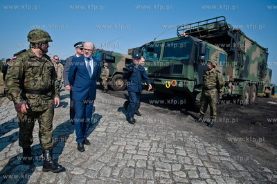 Poligon wojskowy w Ustce. Odbior sprzetu oraz podpisanie...