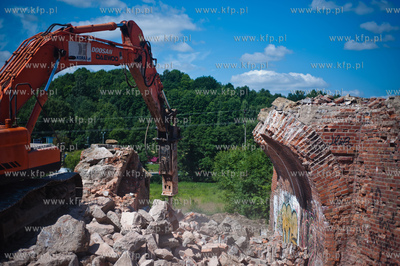 Gdansk. Wyburzanie wiaduktu przy ul. Ogrodowej, ktory...