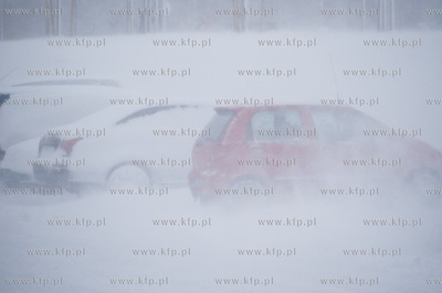 Gdansk. Os. Pogodne. Porywisty wiatr oraz silne opady...