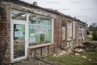 Gdansk. Rozbiorka budynkow znajdujacych sie przy skrzyzowaniu...