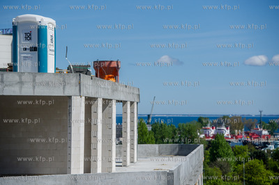 Gdynia. Uroczyste zawieszenie wiechy na nowo powstajacym...