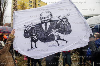 Gdansk. Plac Solidarnosci. Wiec dla obrony demokracji...