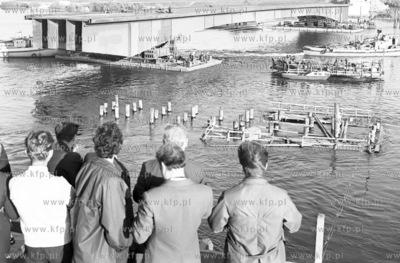Montaz mostu na Wisle w Kiezmarku. 10.10.1972 pazdziernik...