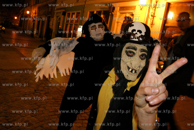 Halloween na ulicy Dlugiej w Gdansku. 31.10.2005 Fot....