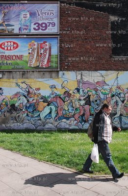 Murales - prace artysty Rafala Roskowinskiego na rogu...