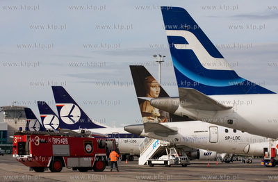 Gdansk,Rebiechowo. Z powodu zlej widzialnosci na Warszawskim...