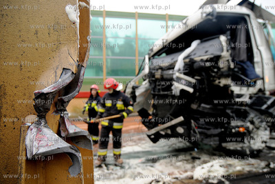 Gdynia. Z niewyjasnionych przyczyn samochod ciezarowy...