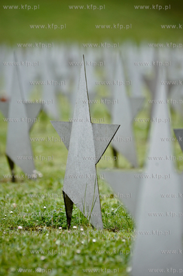 Cmentarz zolnierzy Armii Radzieckiej w Gdansku po uroczystosciach...